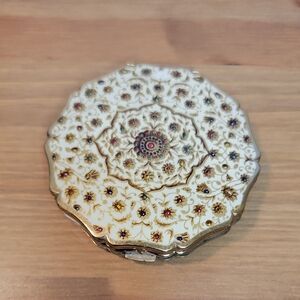 Vintage 1950's Stratton Loose Powder Compact Featuring Middle Eastern Design